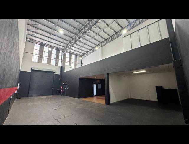 322M² WAREHOUSE TO LET IN LINBRO PARK